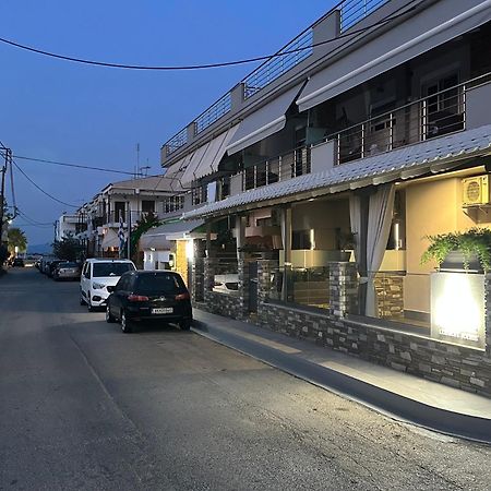 Avra Comfort Rooms - Family Nea Poteidaia Exterior photo